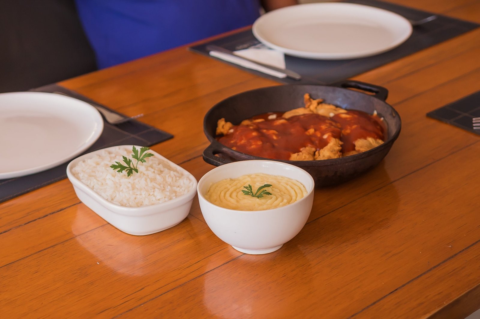 Arroz e purê como acompanhamento do prato principal